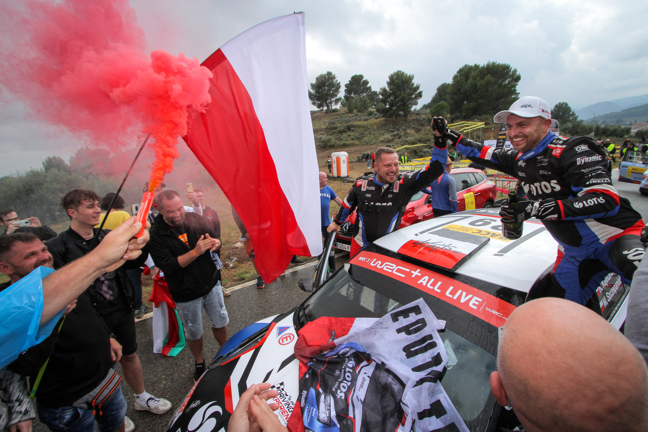 Rajd Hiszpanii 2021: Kajetanowicz i Szczepaniak na podium! Polacy nowymi liderami kategorii WRC 3!